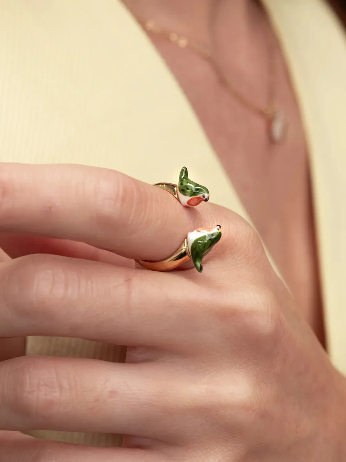 Nach Bijoux FaceToFace bague rouge-gorge porcelaine dorée