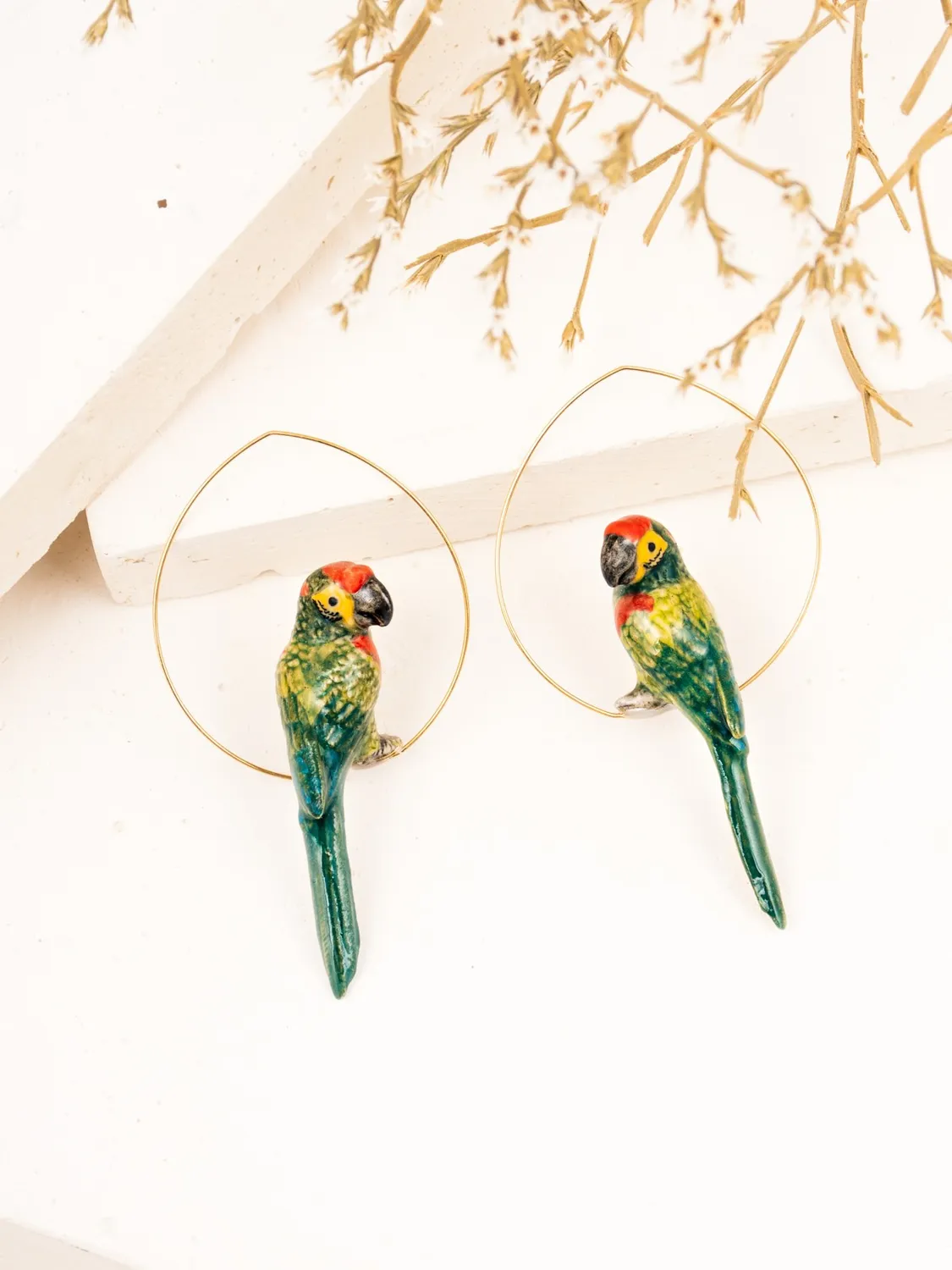 Nach Bijoux perroquet vert grandes créoles porcelaine 7 cm