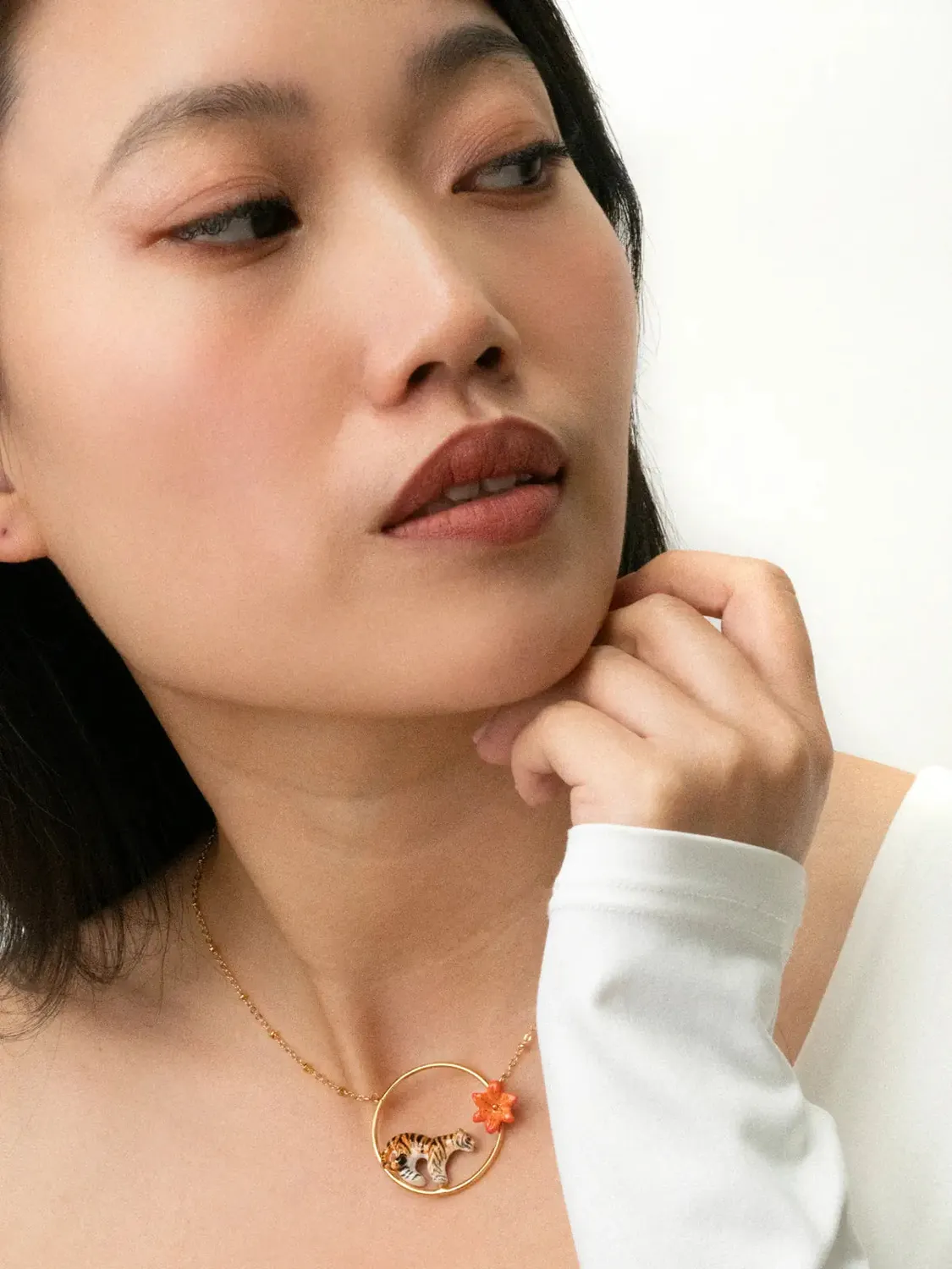 Nach Bijoux tigre et lys collier rond porcelaine doré