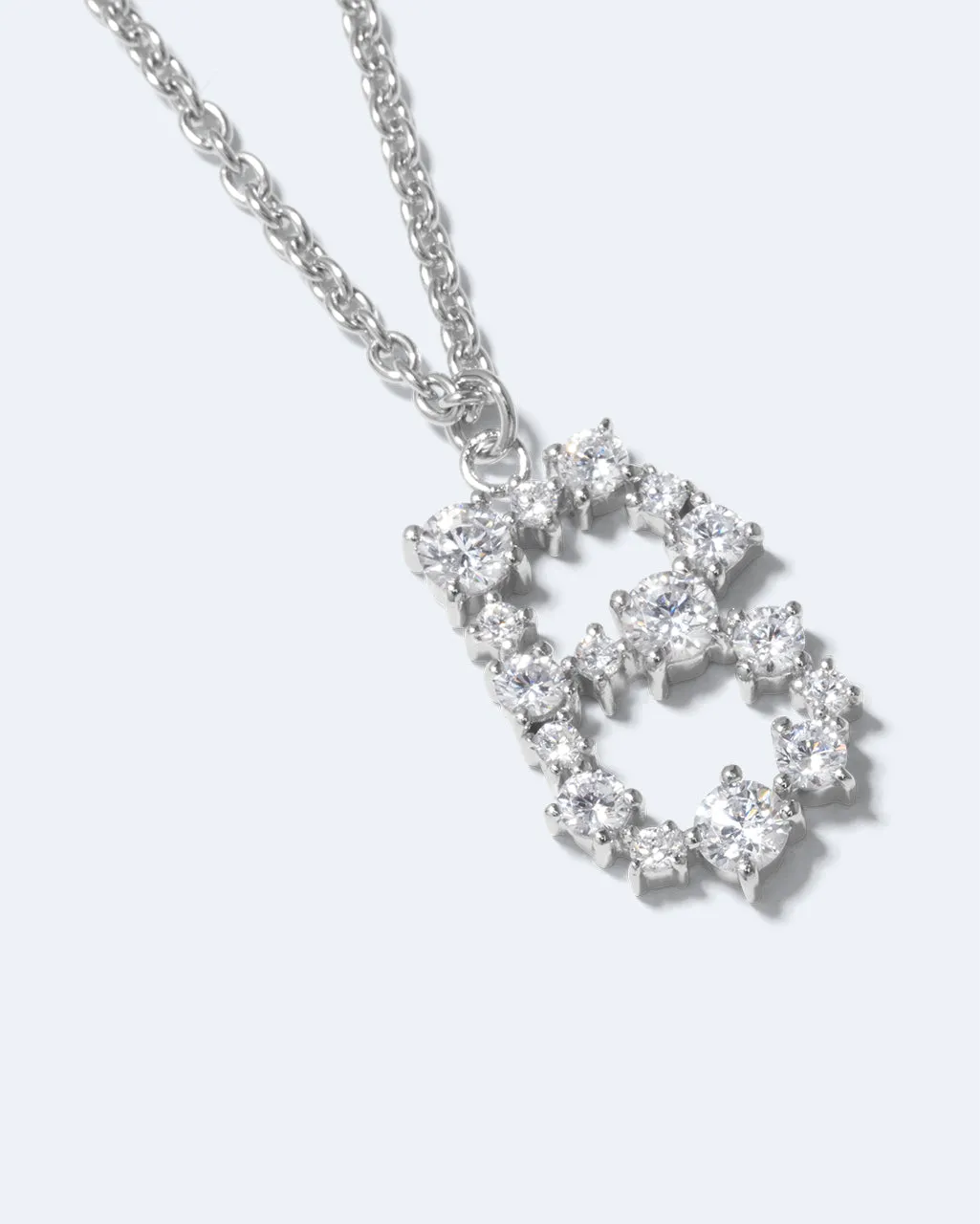 Completedworks Glitchy B collier pendentif lettre zircon
