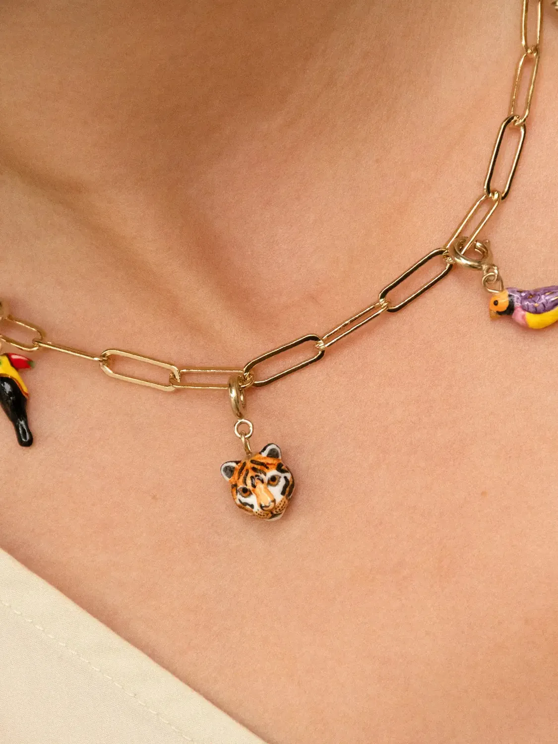 Nach Bijoux Tigre charm's porcelaine doré 2,2 cm