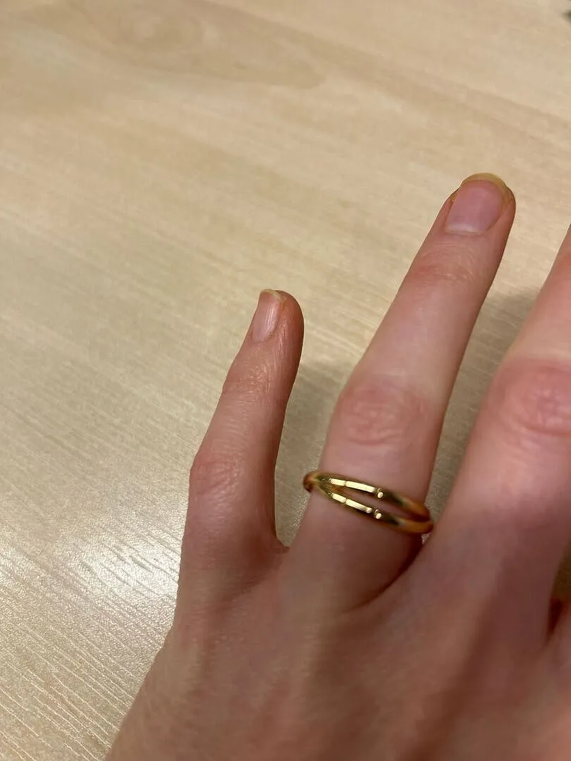 Astrid & Miyu Crossover Illusion bague dorée croisée