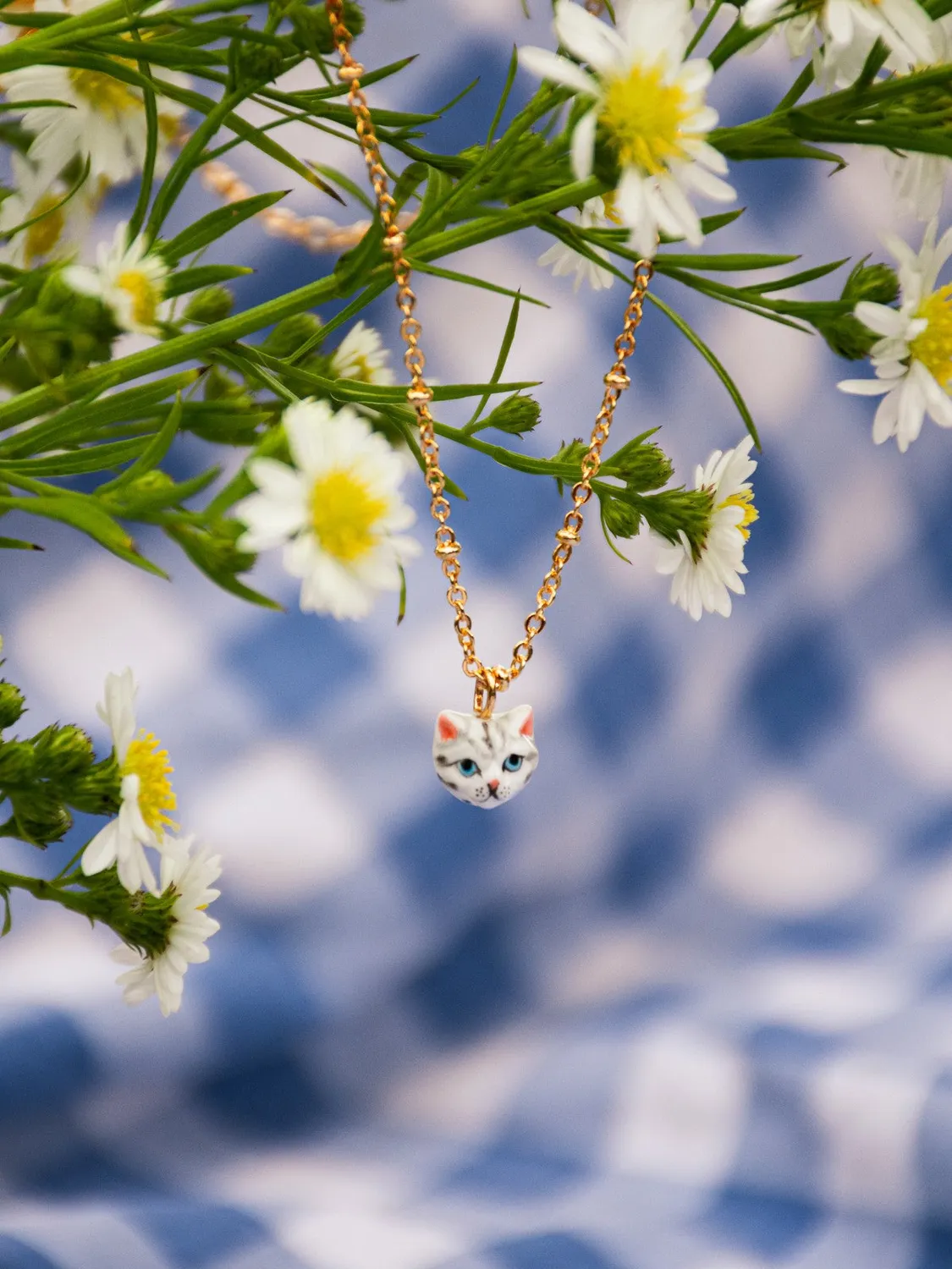 Nach Bijoux tête de chat tabby collier porcelaine doré