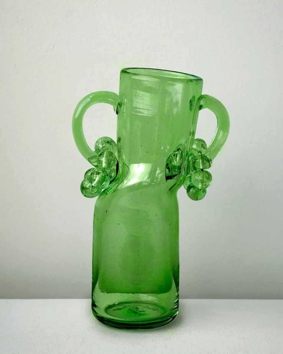 Completedworks Teetering carafe verre recyclé vert