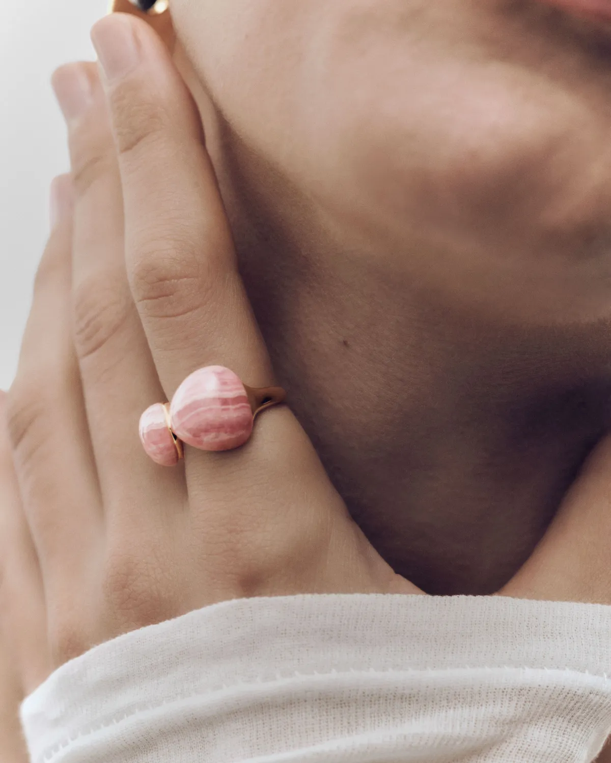 PDPAOLA Rhodochrosite Gravity bague pierre rose dorée