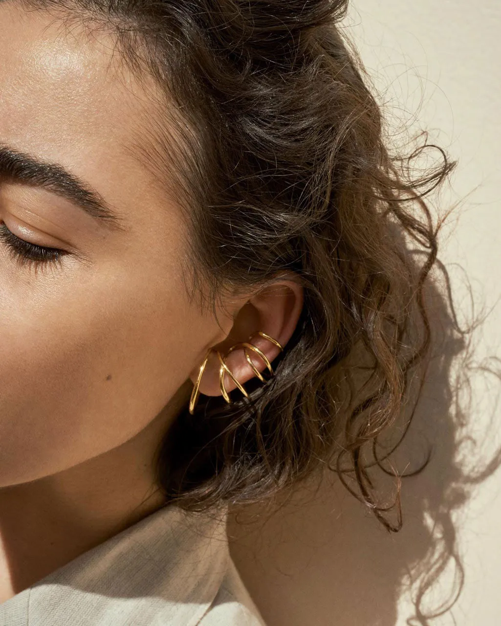 Completedworks Bend in the River ear cuff vermeil doré