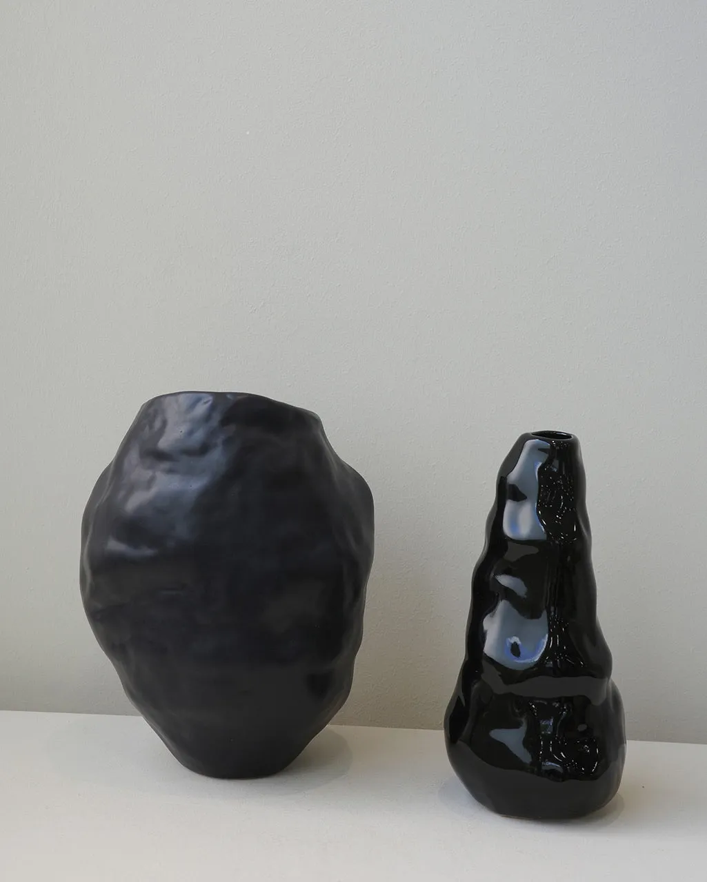 Completedworks Onyx Large vase noir céramique mate