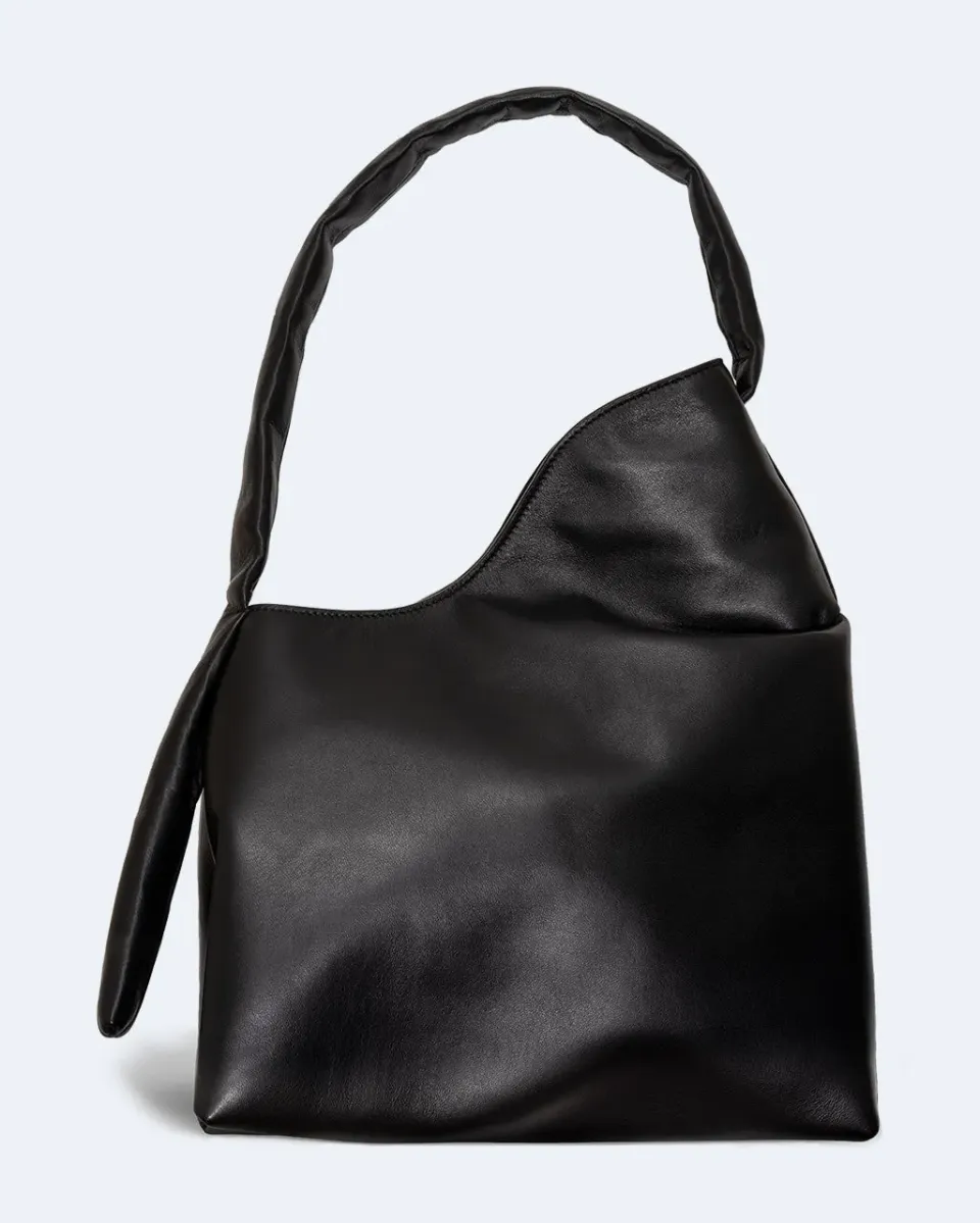 Completedworks The Tuck sac épaule cuir noir