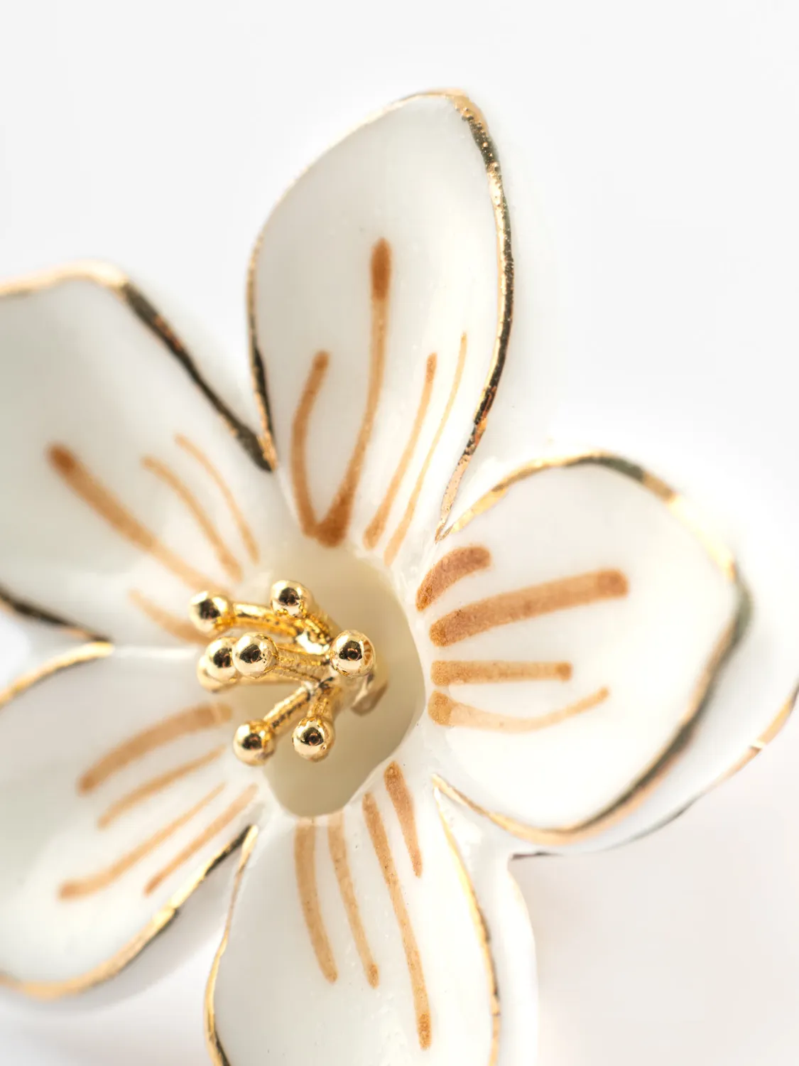 Nach Bijoux fleur blanche pin’s porcelaine doré 3 cm