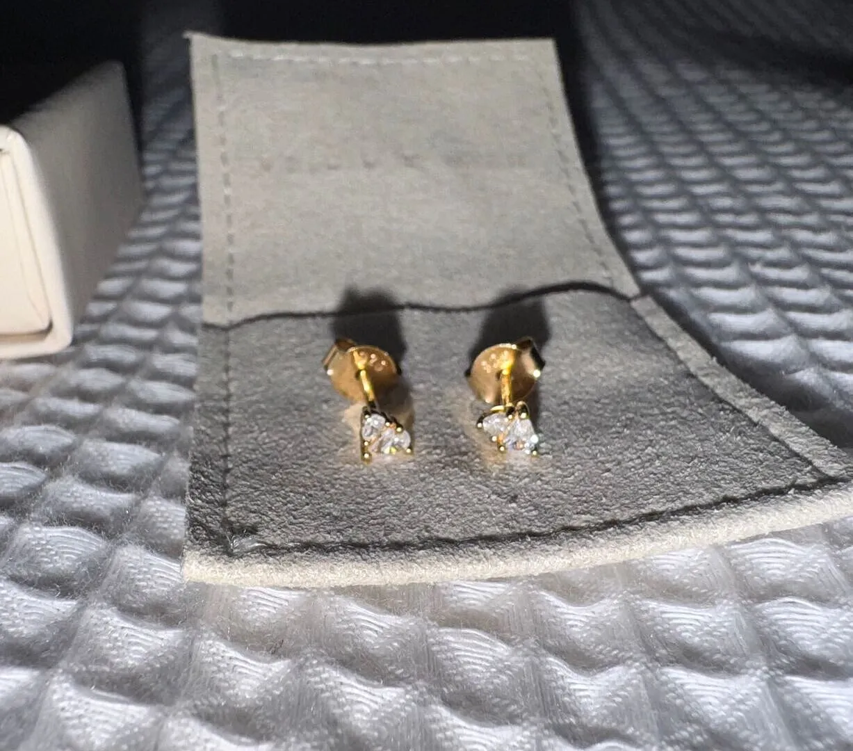 Astrid & Miyu Pear Cluster Stud clous d'oreilles dorés cristal