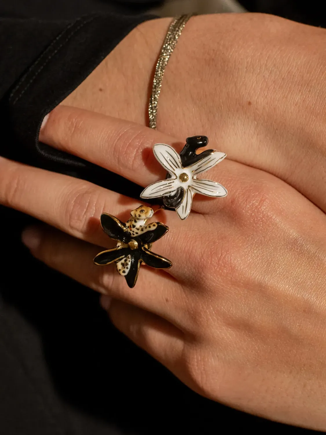 Nach Bijoux bague fleur d'Erine et léopard porcelaine ajustable