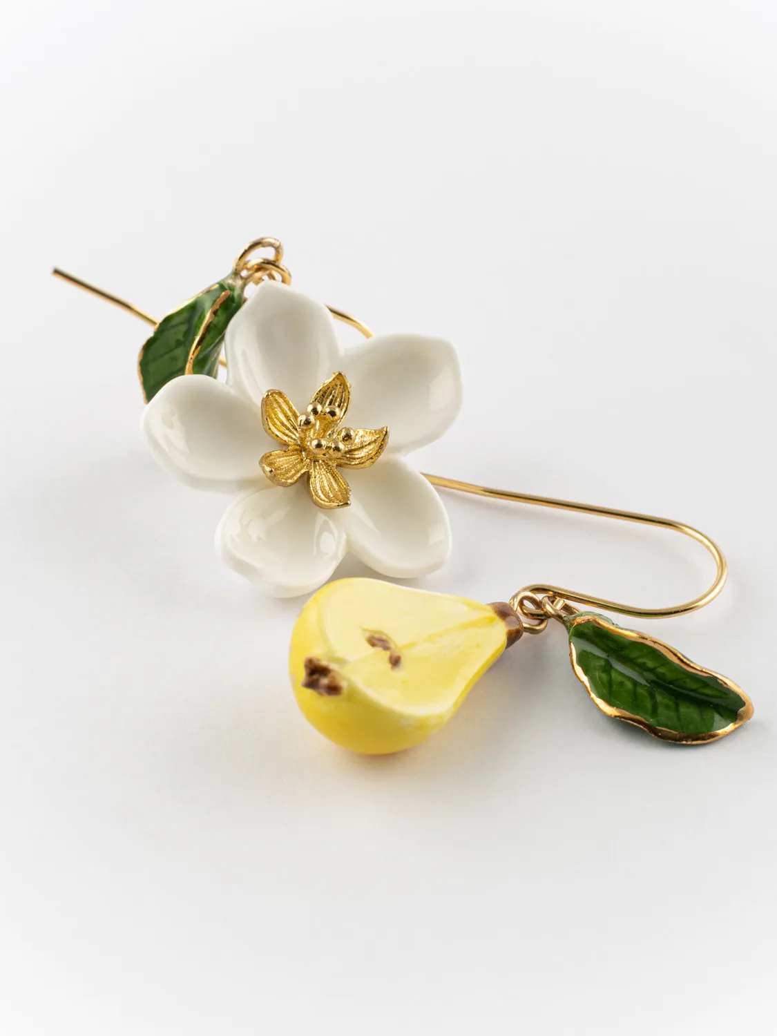 Nach Bijoux fleur de poirier poire et feuille boucles d’oreilles porcelaine