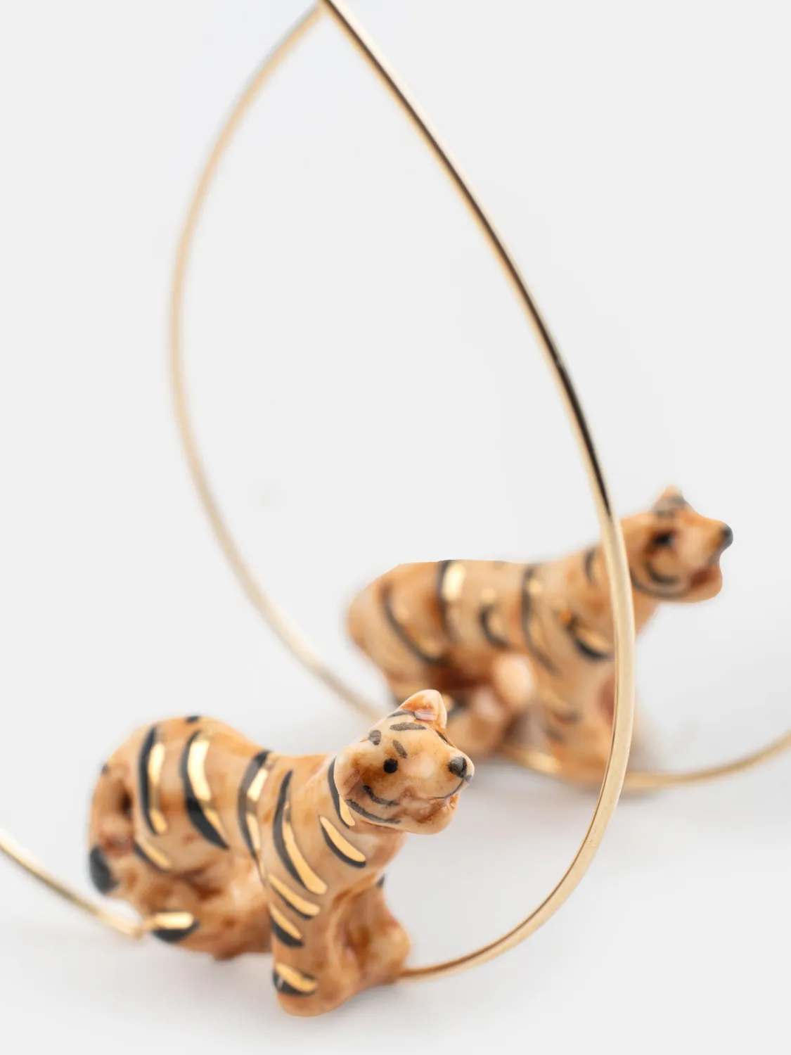 Nach Tigre moyennes créoles porcelaine boucles oreilles orange