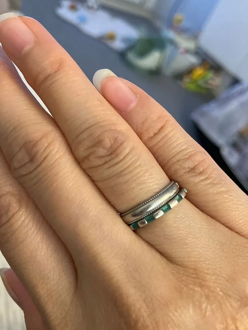 Astrid & Miyu Emerald Baguette bague or blanc massif