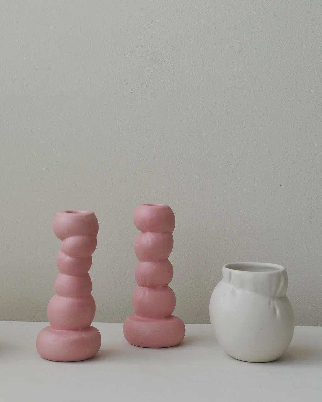 Completedworks Misfits lot 2 bougeoirs céramique rose mat