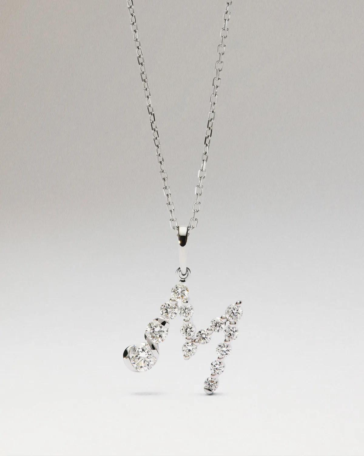 PDPAOLA Diamond Initials pendentif M or blanc diamants