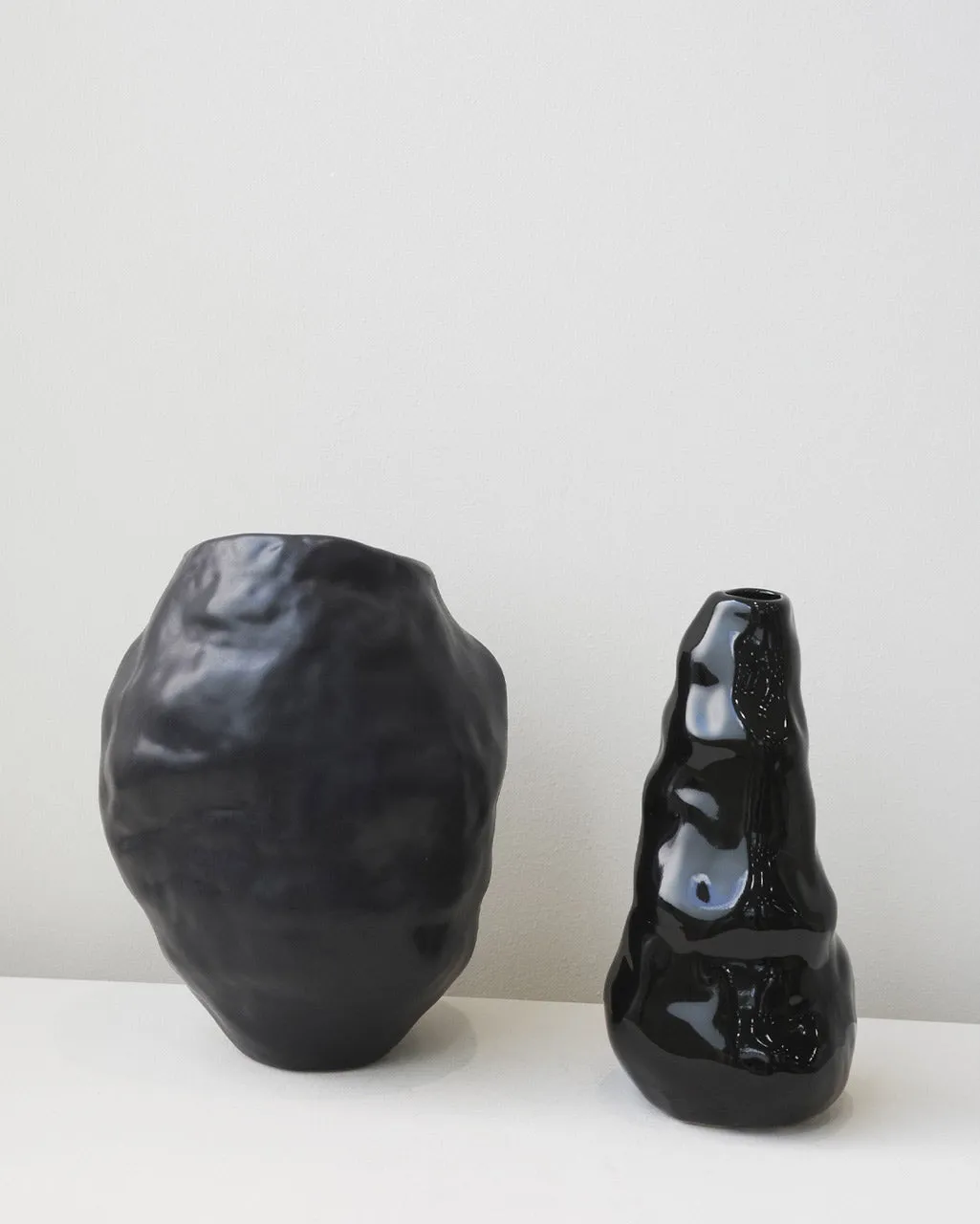 Completedworks Onyx Large vase noir céramique mate