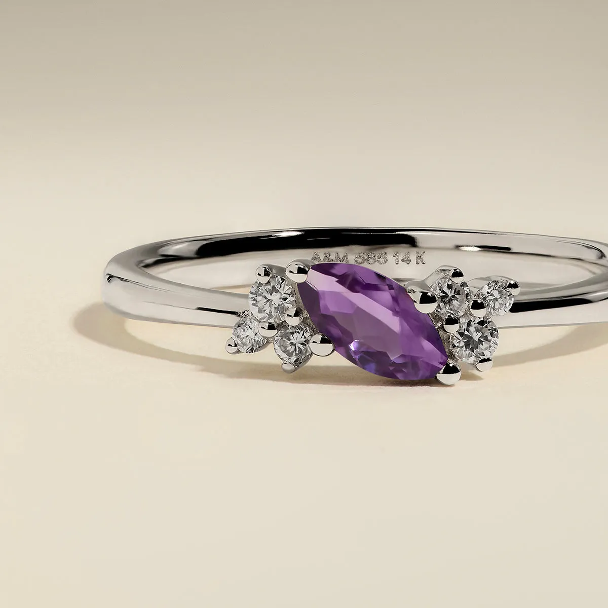 Astrid & Miyu February Milestone bague améthyste or blanc