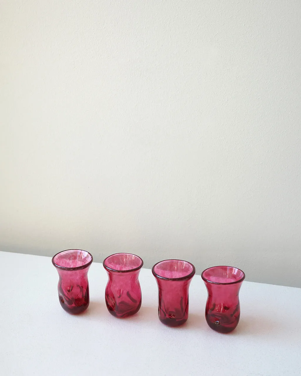 Completedworks Thaw Notsobig set 4 petits verres magenta