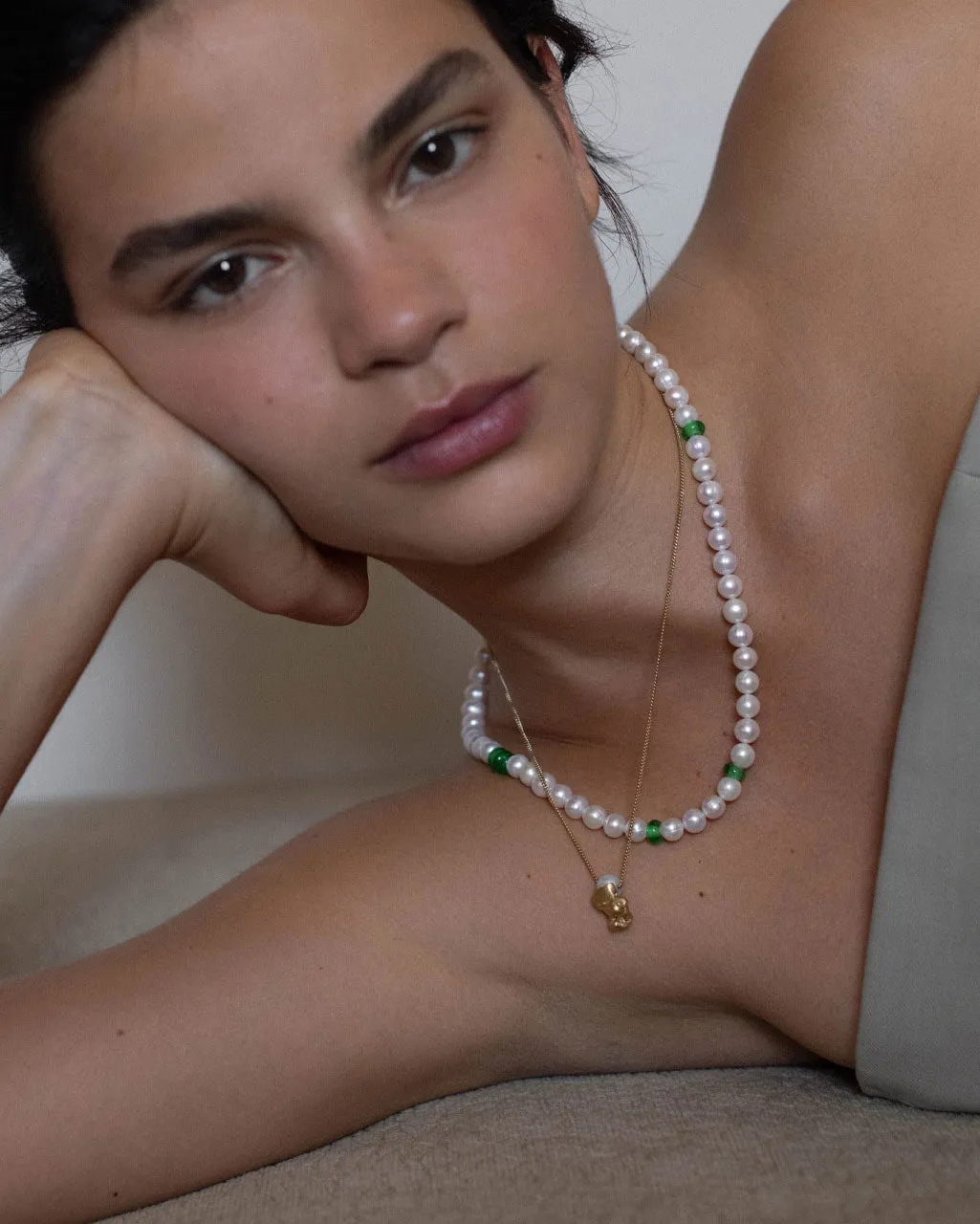 Completedworks Crumple Notsobig collier pendentif perle vermeil