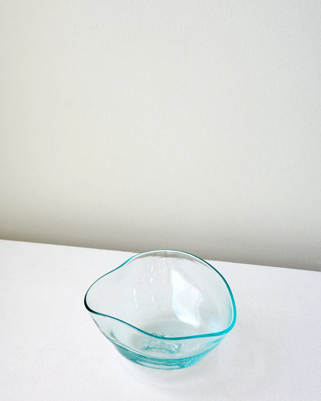 Completedworks Clear Water Small bol verre recyclé bleu