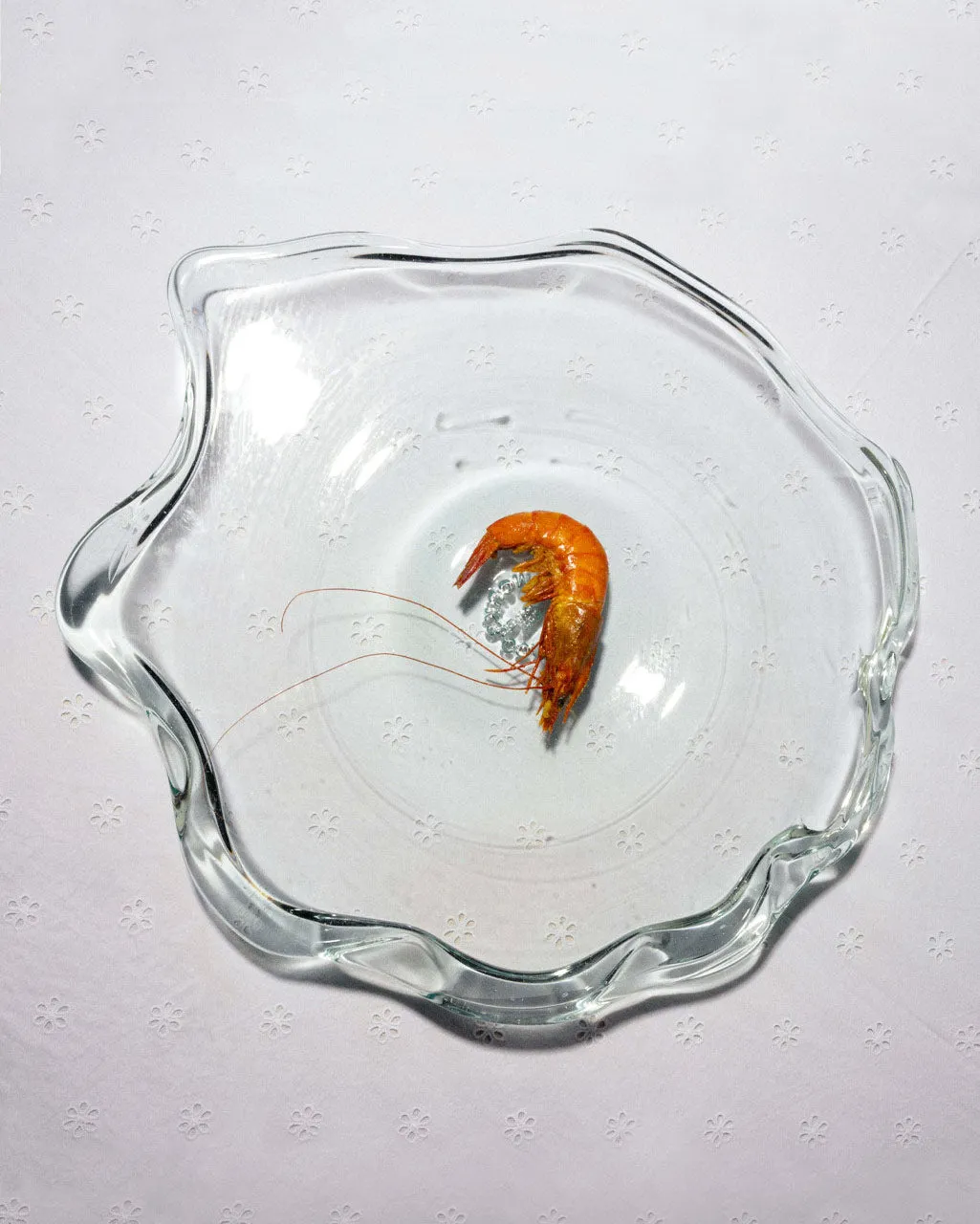 Completedworks Pond Large plat verre recyclé bleu