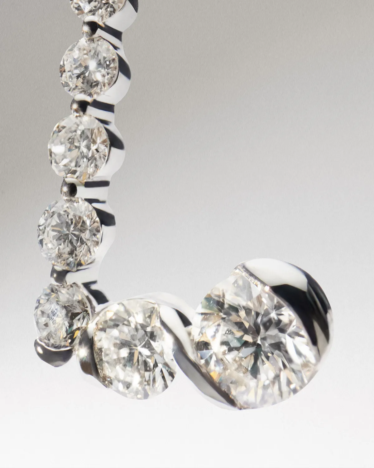 PDPAOLA L pendentif initiale diamants or blanc 18k