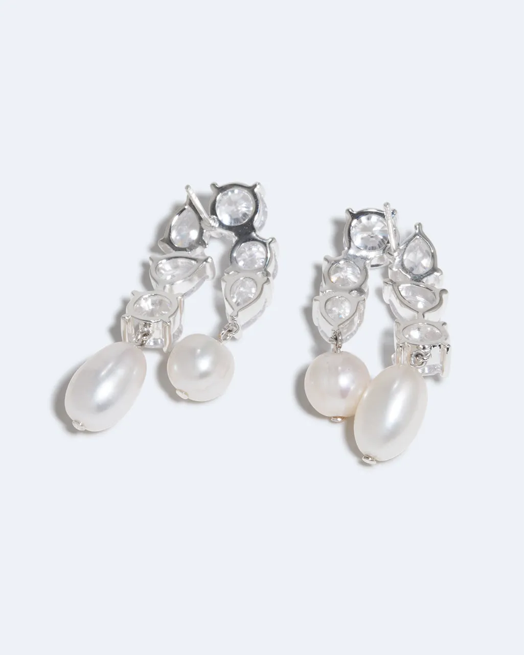Completedworks Cascading boucles perle zirconia argent