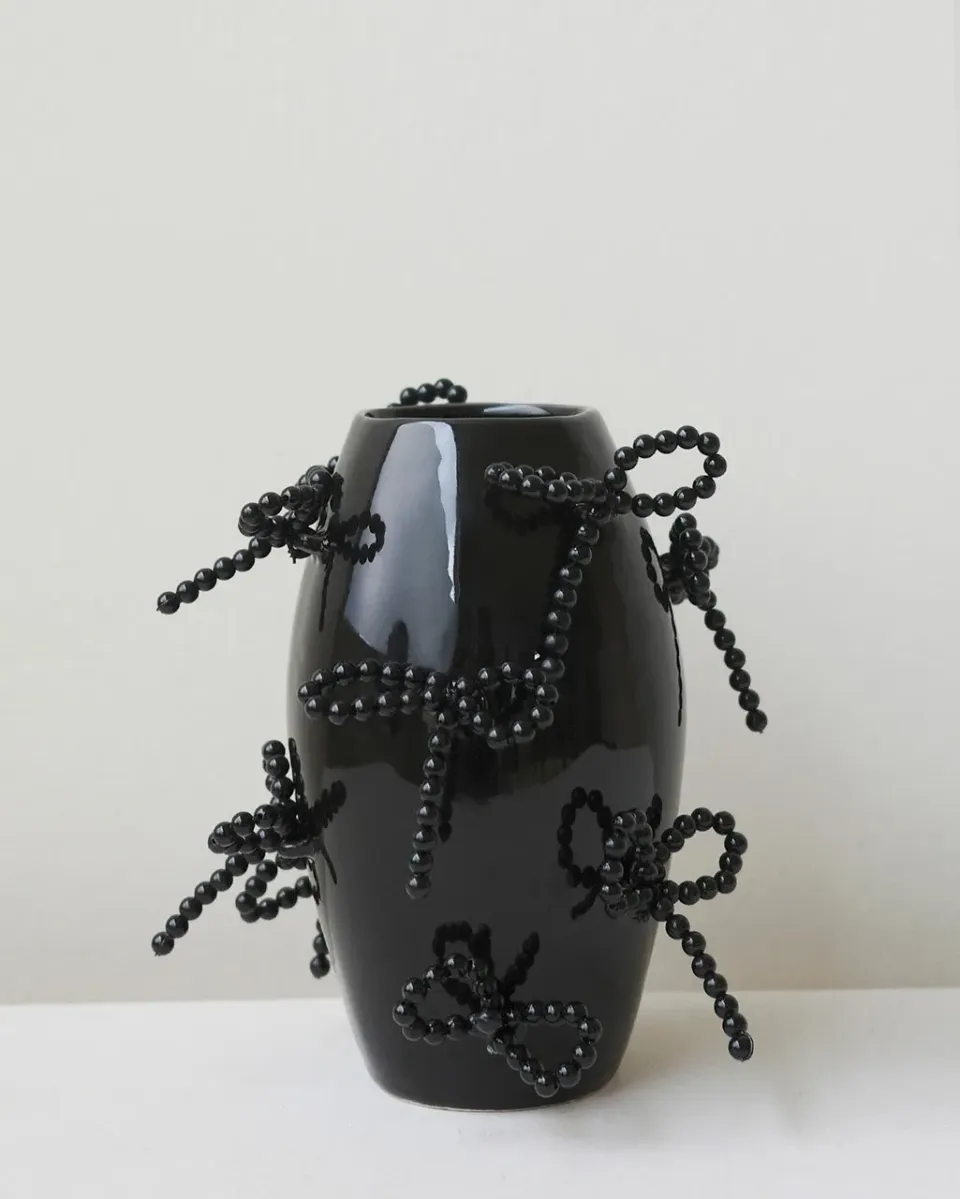Completedworks Notsobig vase céramique noir perle