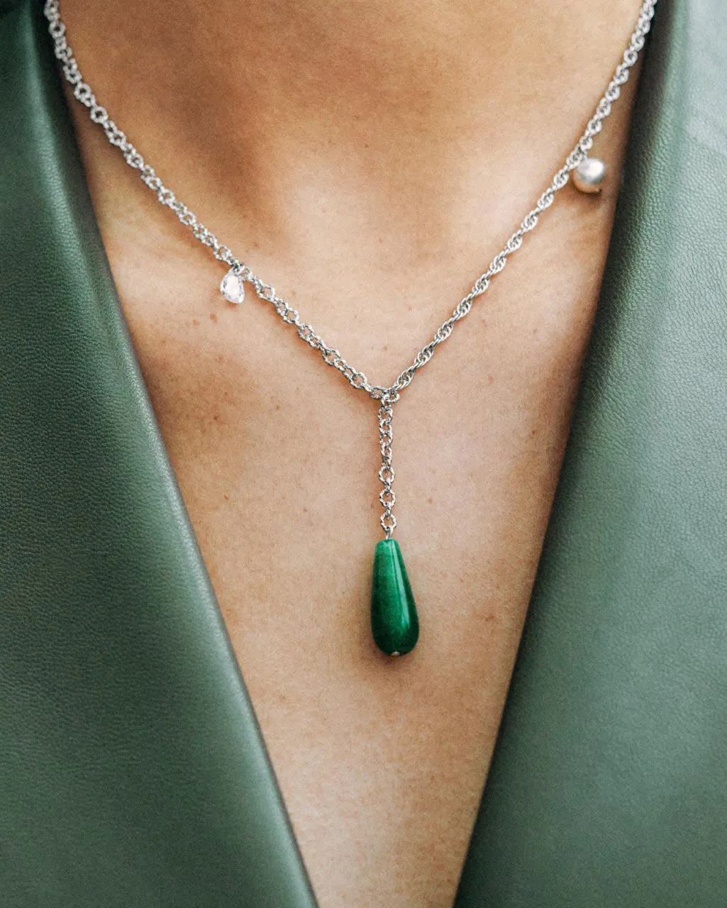 Completedworks Depths of Time collier perle calcédoine