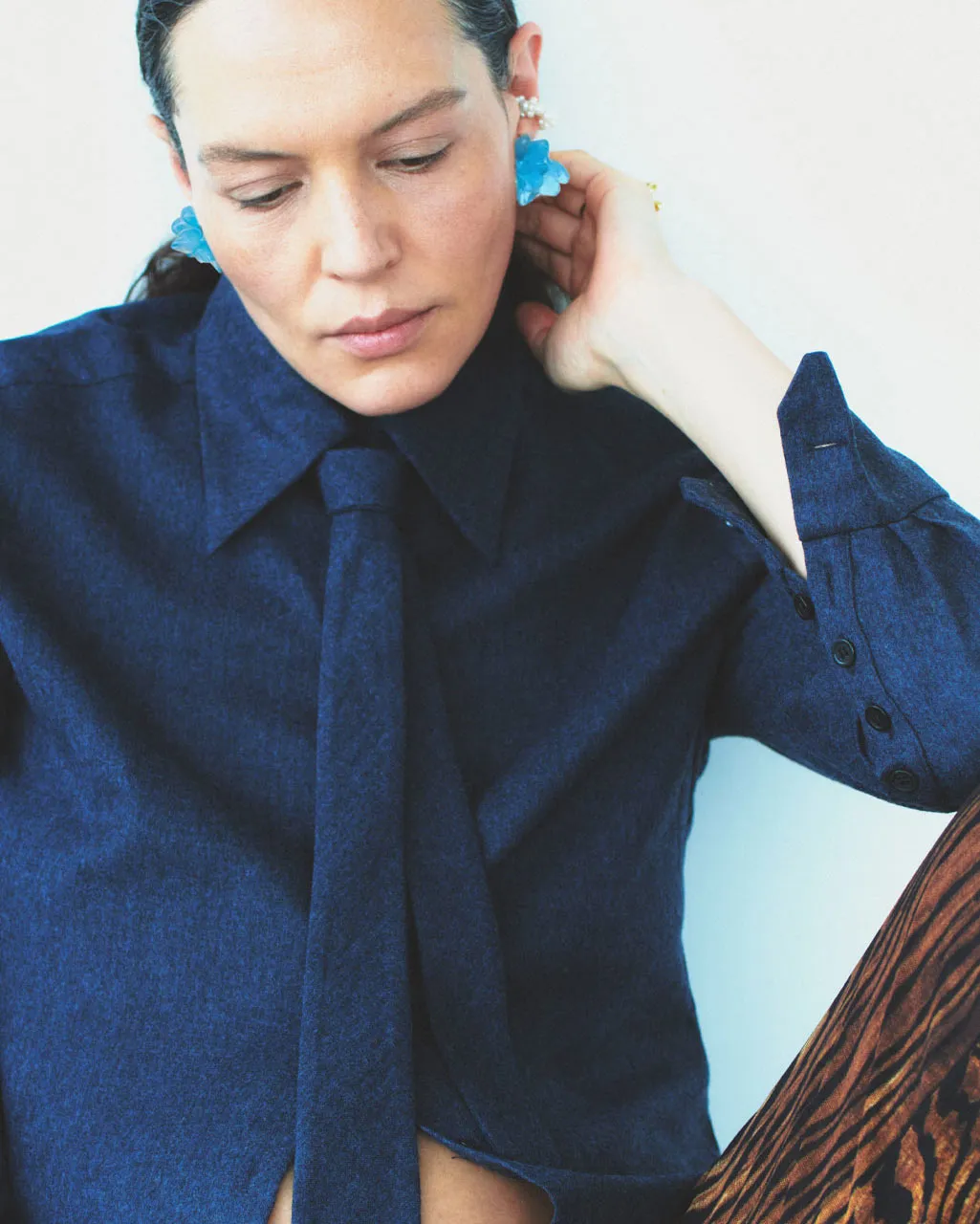 Completedworks Floe boucles d'oreilles résine bleue argent