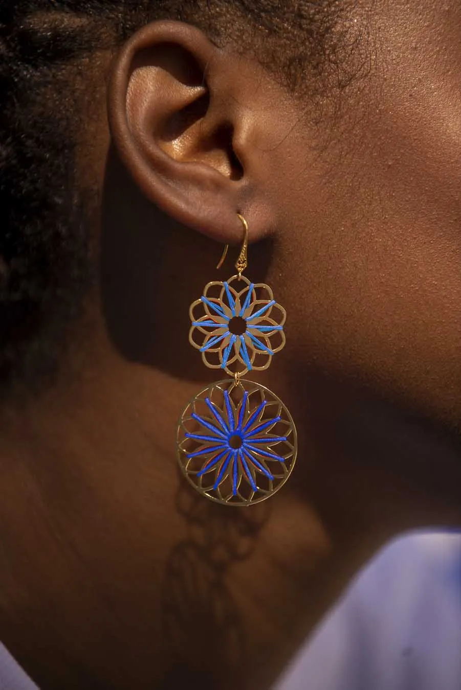 Nao de Paris Sakura Blue boucles d'oreilles dorées 6 cm