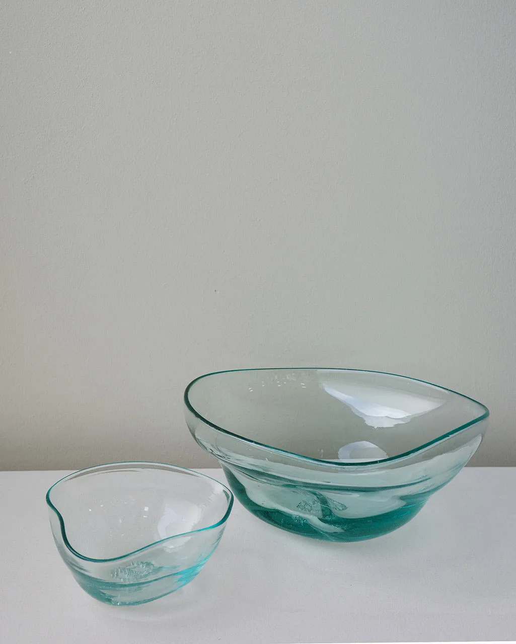 Completedworks Clear Water Small bol verre recyclé bleu