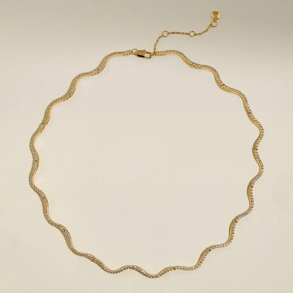 Astrid & Miyu Scalloped collier tennis doré