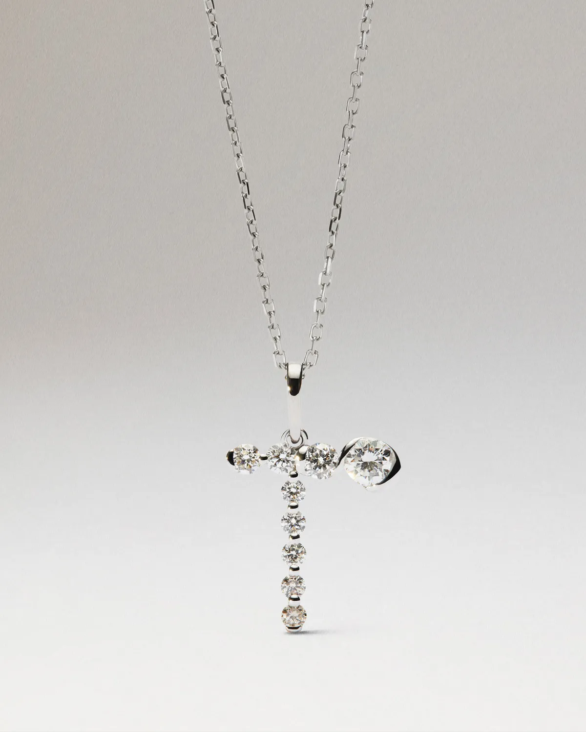 PDPAOLA T pendentif initiale or blanc diamants