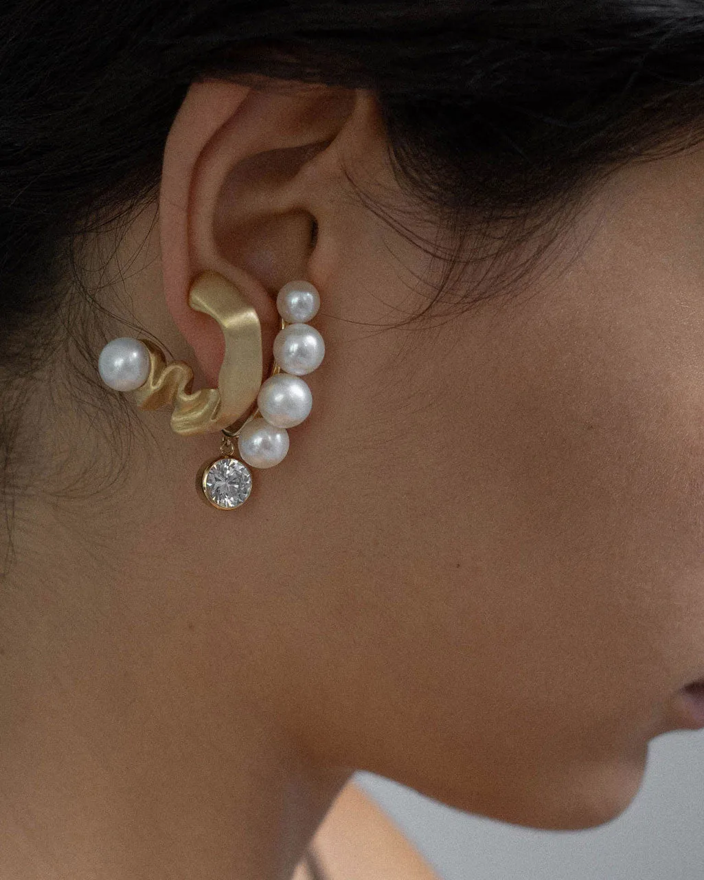 Completedworks Crumple II boucles créoles perle vermeil