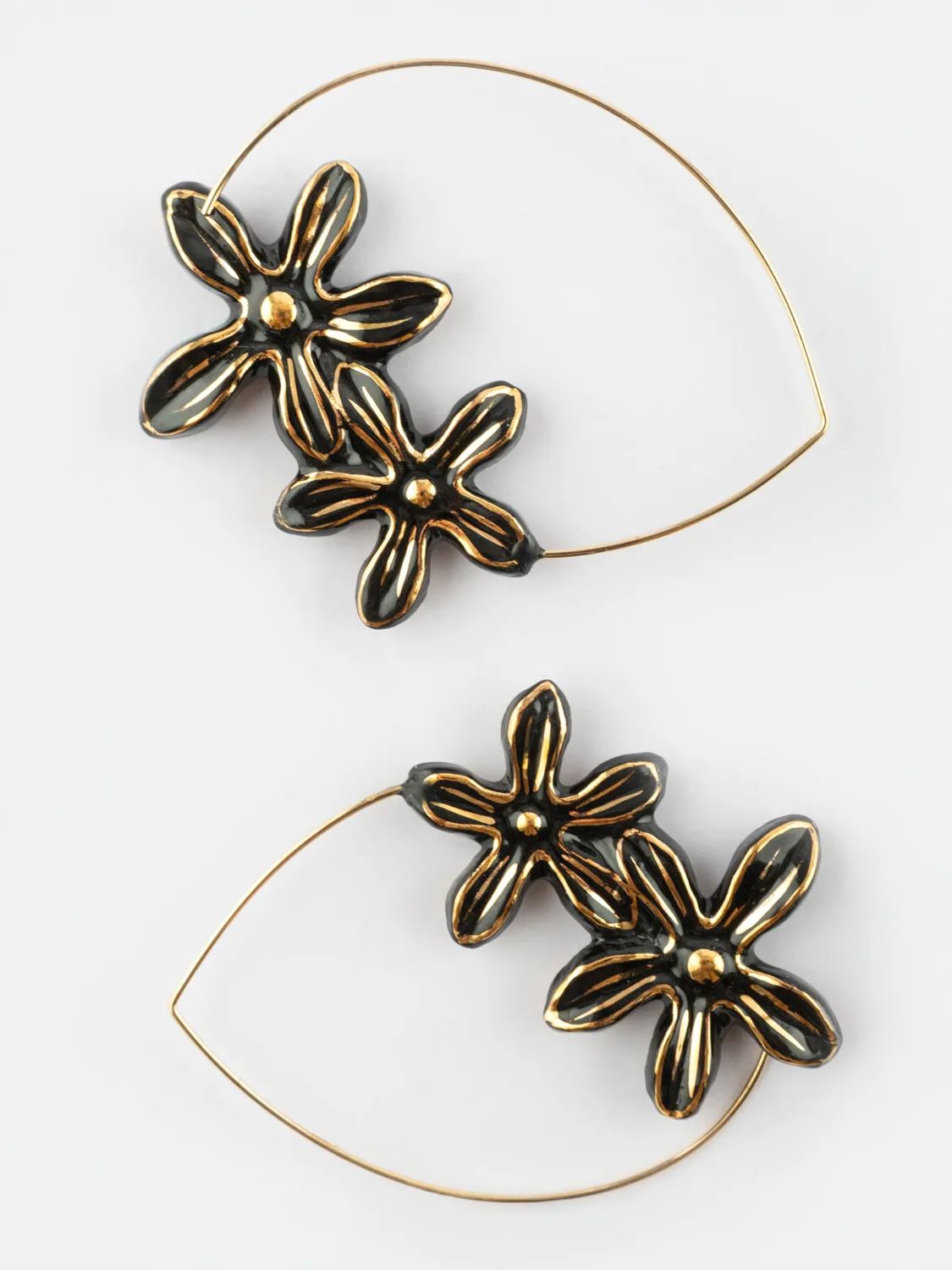 Nach Bijoux Erine grandes créoles fleurs porcelaine noires