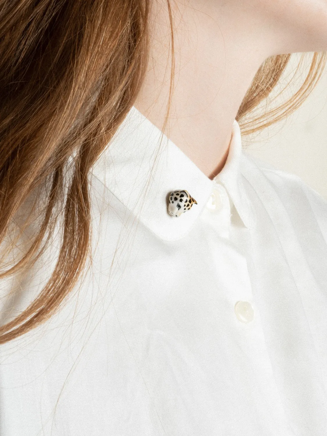 Nach léopard pin's broche porcelaine 14 mm