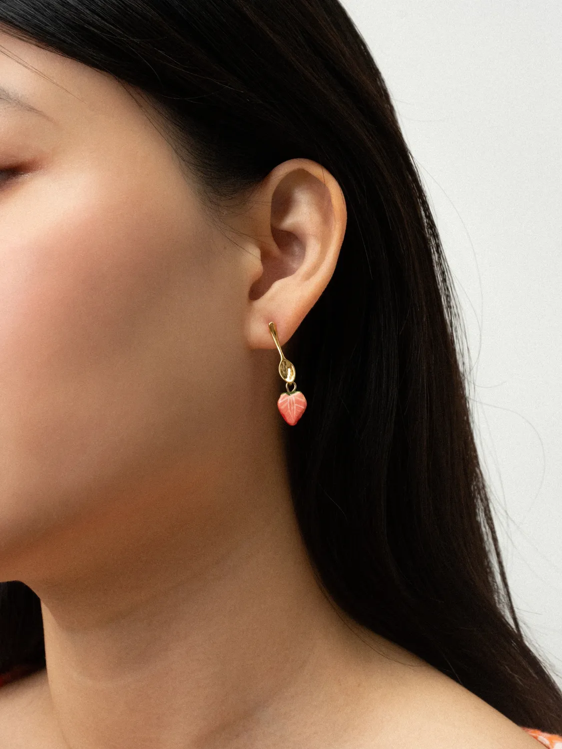 Nach Bijoux Belles du sud boucles pendantes fraise porcelaine