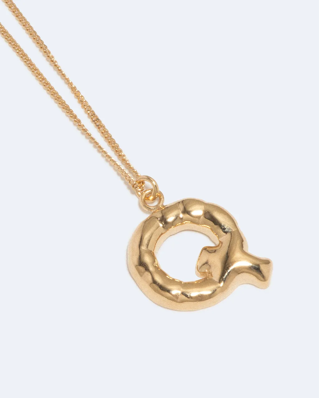 Completedworks Classicworks Q collier lettre plaqué or