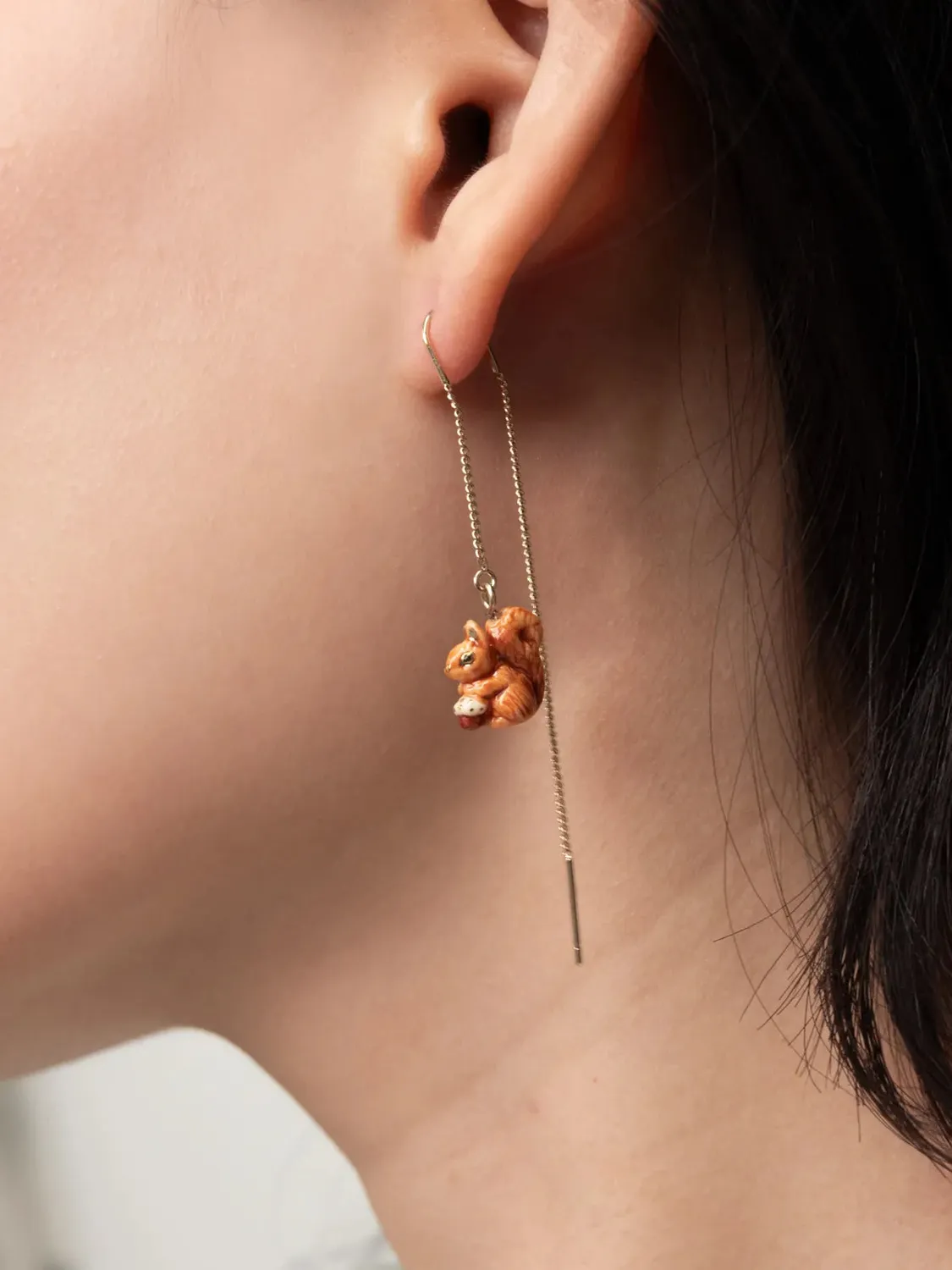 Nach Bijoux écureuil et gland longues boucles porcelaine 6,6 cm