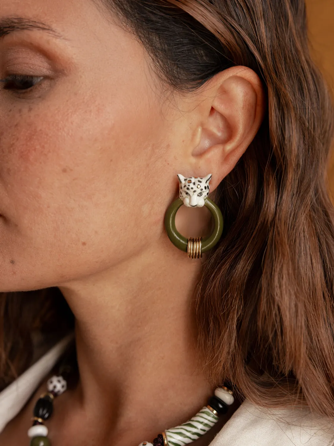 Nach Bijoux Léopard boucles d'oreilles blanc et doré