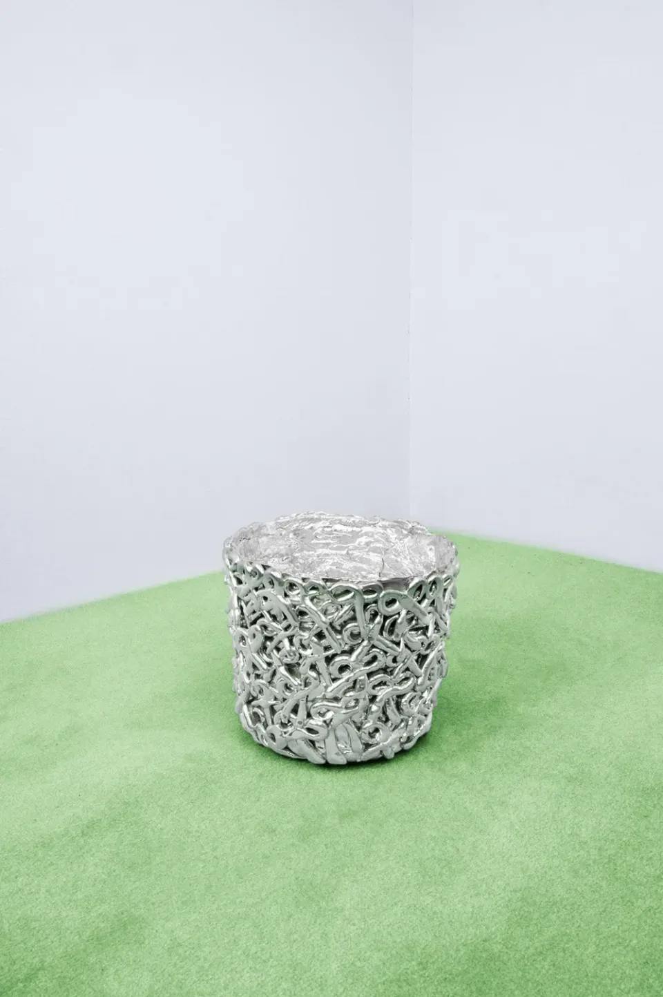 Completedworks Silver Pot vase pot argent créateur