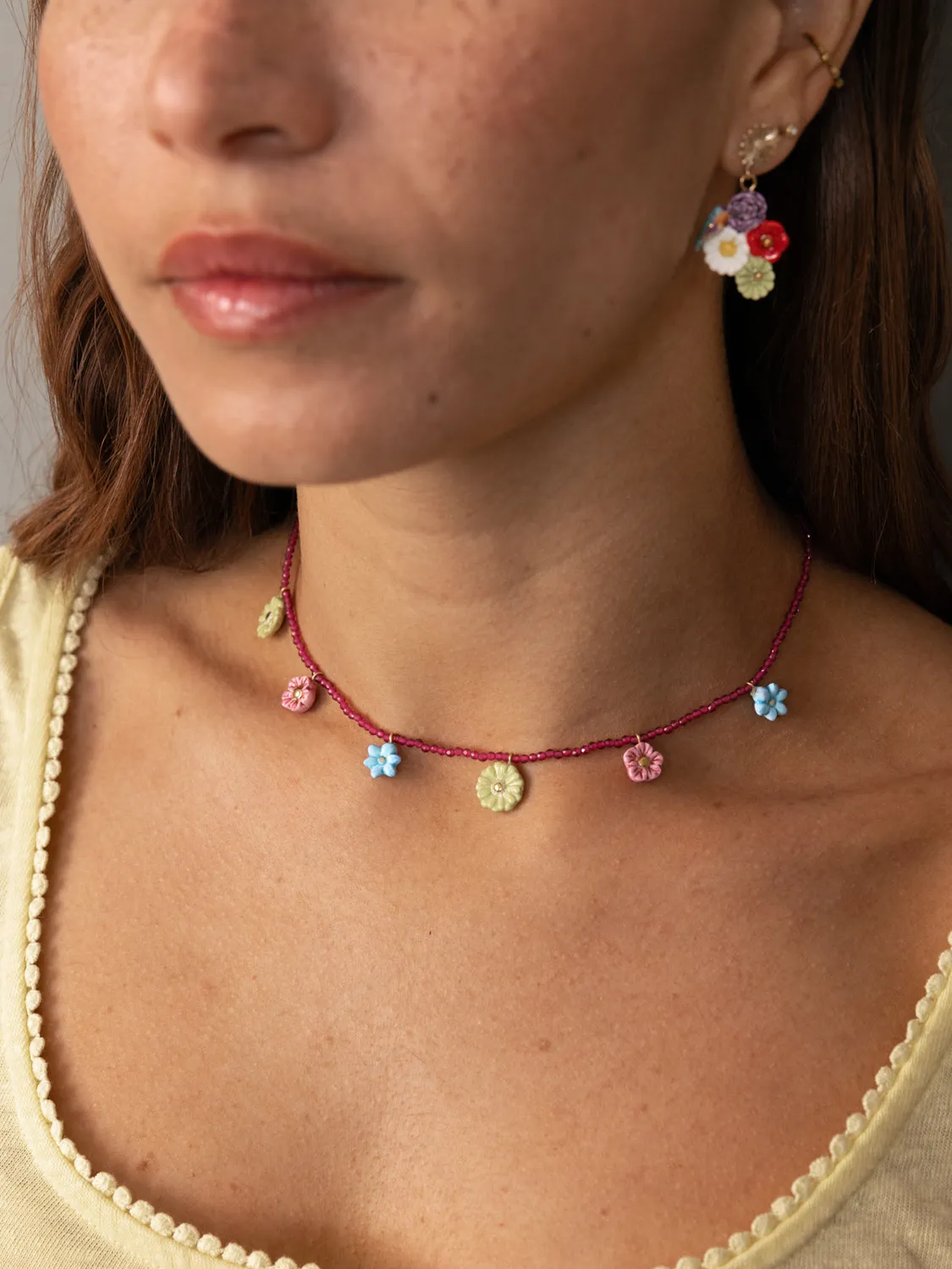 Nach Bijoux perles et fleurs collier porcelaine 141 cm