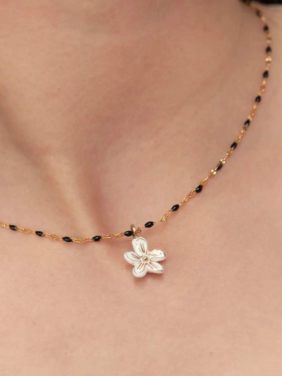 Nach Bijoux fleur d'Erine blanche collier perles doré