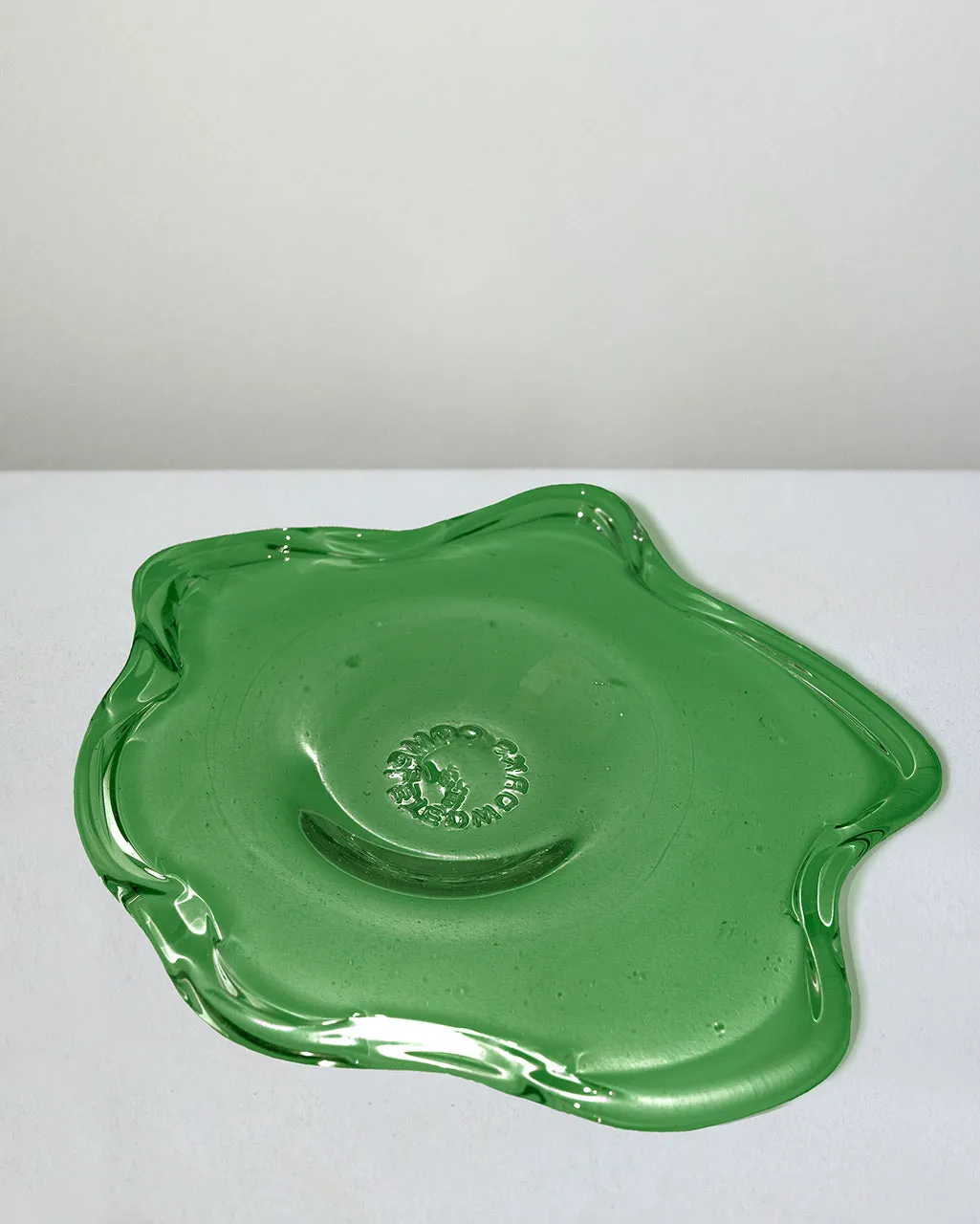 Completedworks Pond assiette moyenne vert feuille verre recyclé
