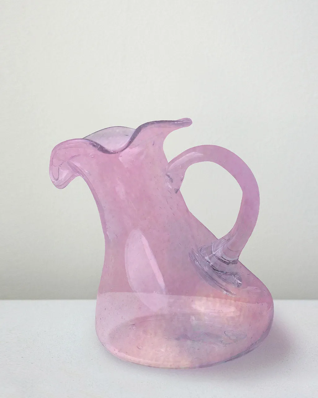 Completedworks Thaw pichet verre recyclé rose grand modèle