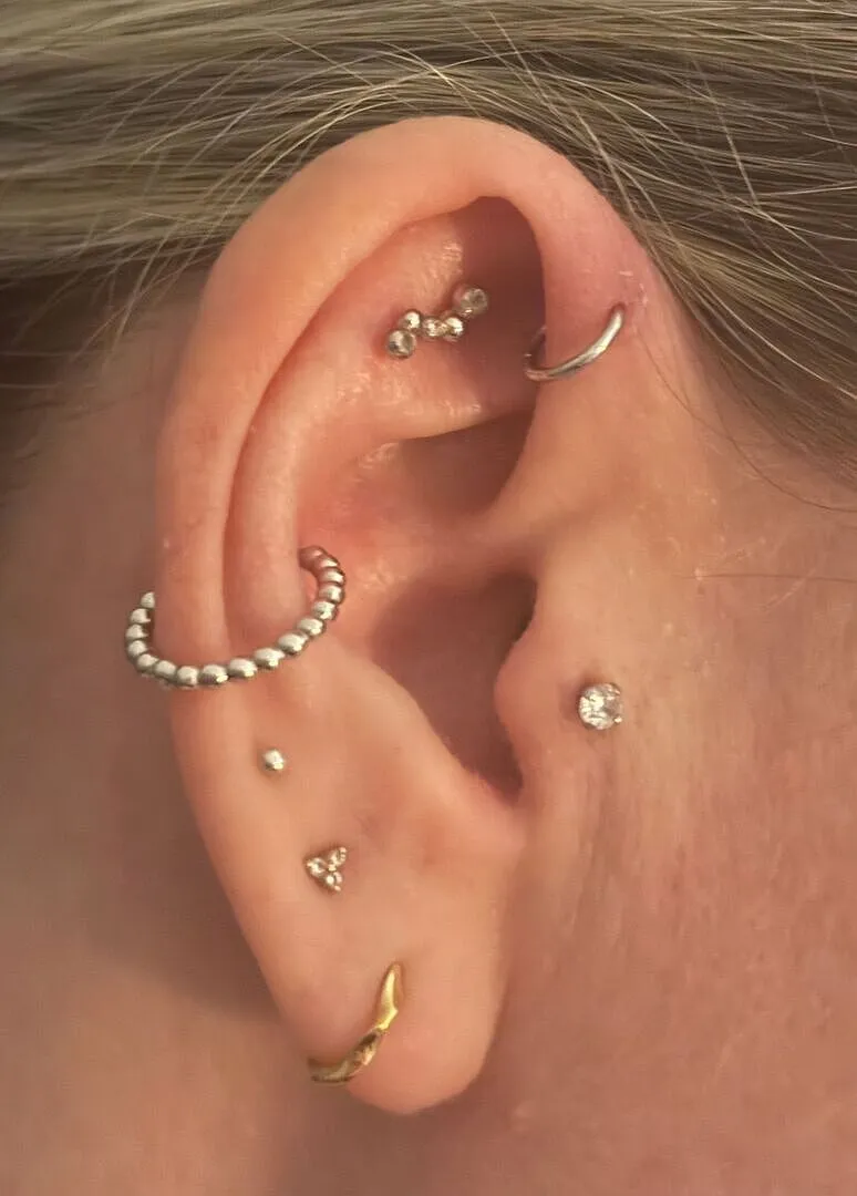 Astrid & Miyu Seamless anneau piercing titane platine