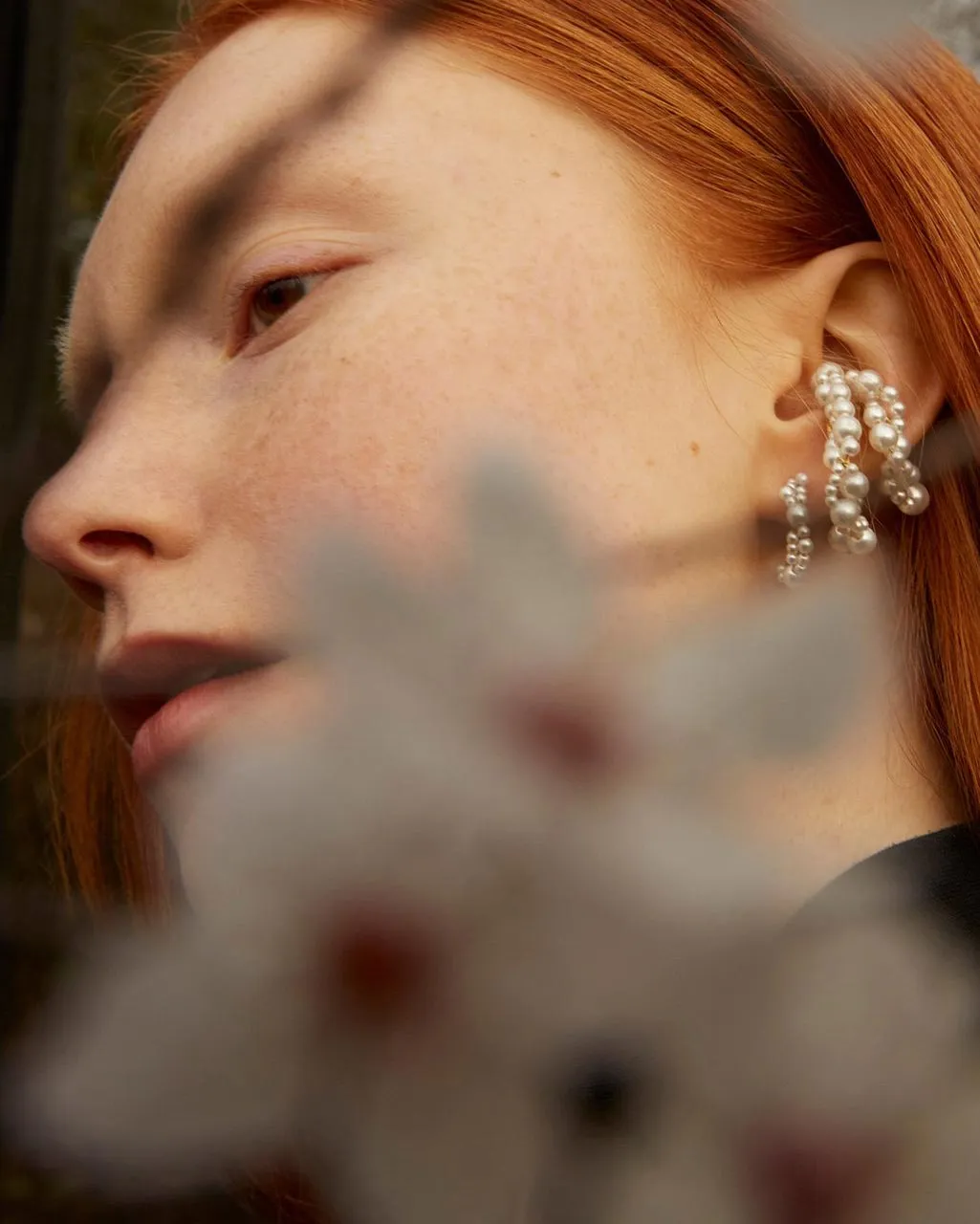 Completedworks Nimbus ear cuff perle vermeil or