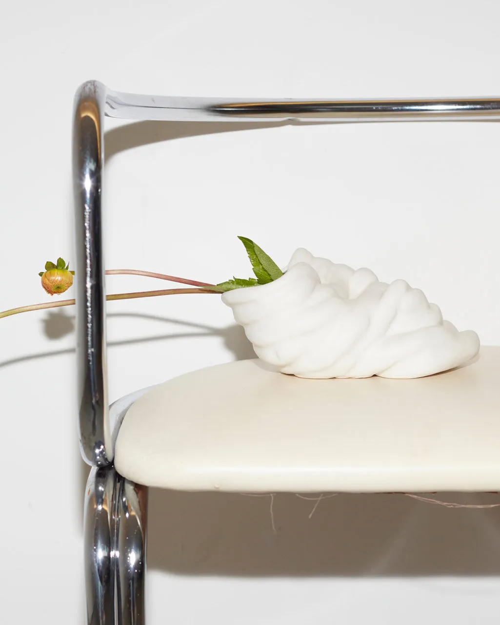 Completedworks Don't Slouch vase céramique blanc mat